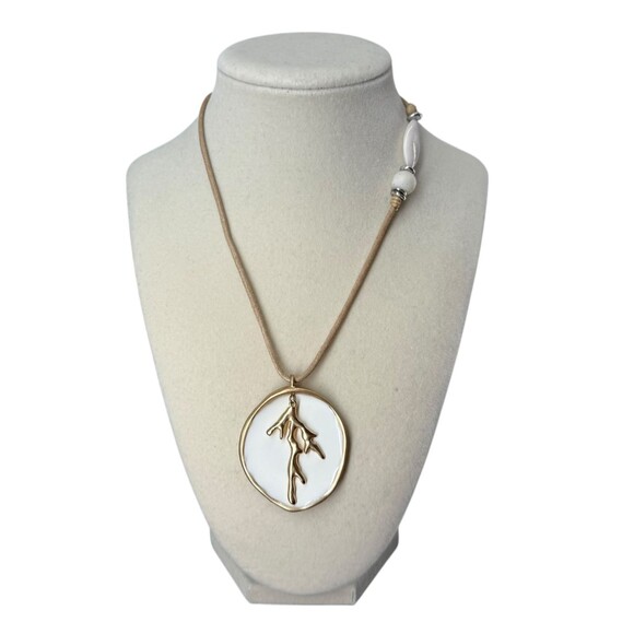 J. Jill Sand Dollar Necklace Gold Tone Coral Pendant White Seaside Finds READ! - Picture 3 of 15